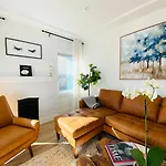 Charming 3 Bedroom Home Near Sofi And Lax - 65Th