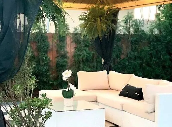 Charming 3 Bedroom Home Near Sofi And Lax - 65Th