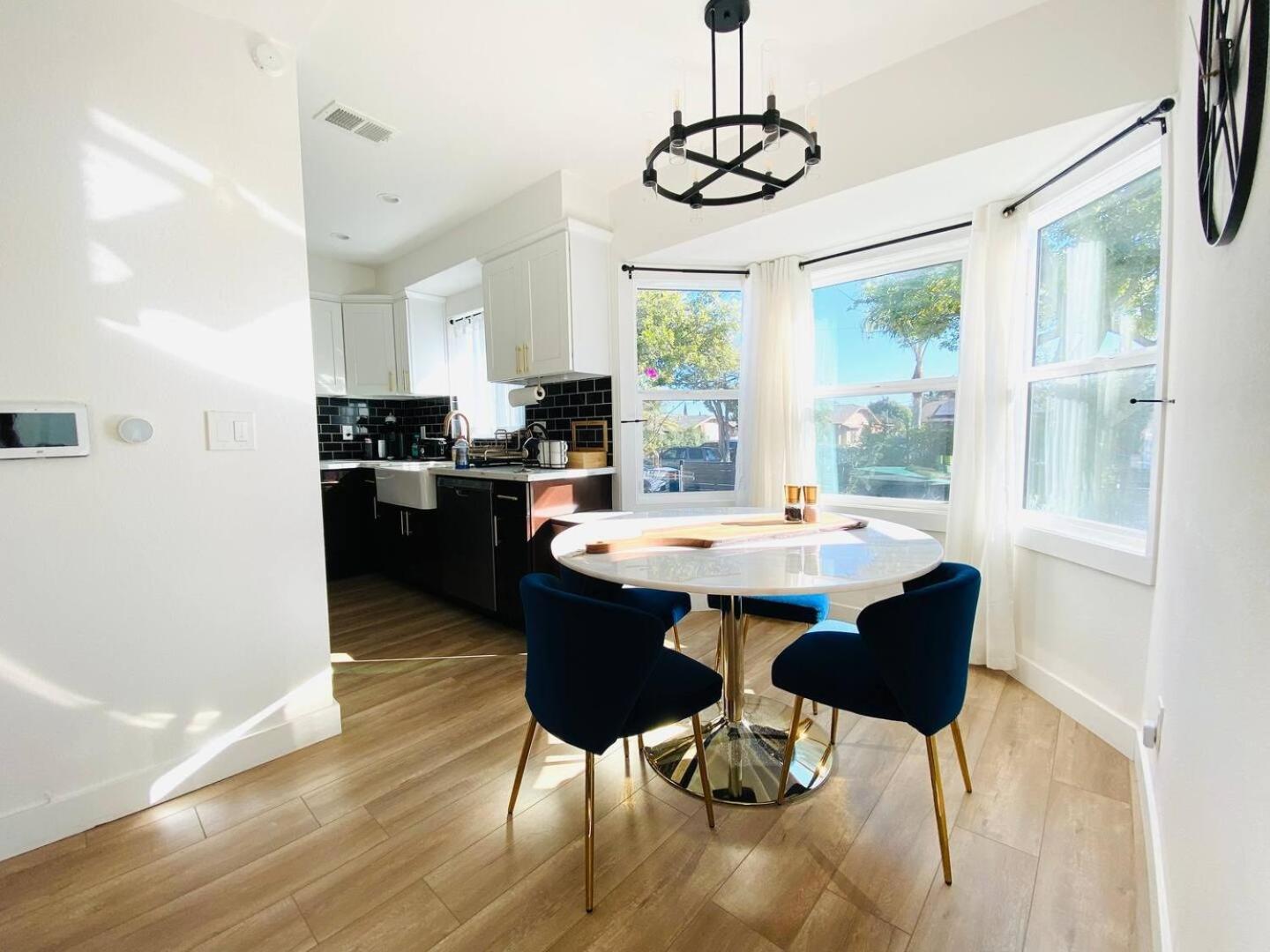 Charming 3 Bedroom Near Sofi And Lax - 65th *